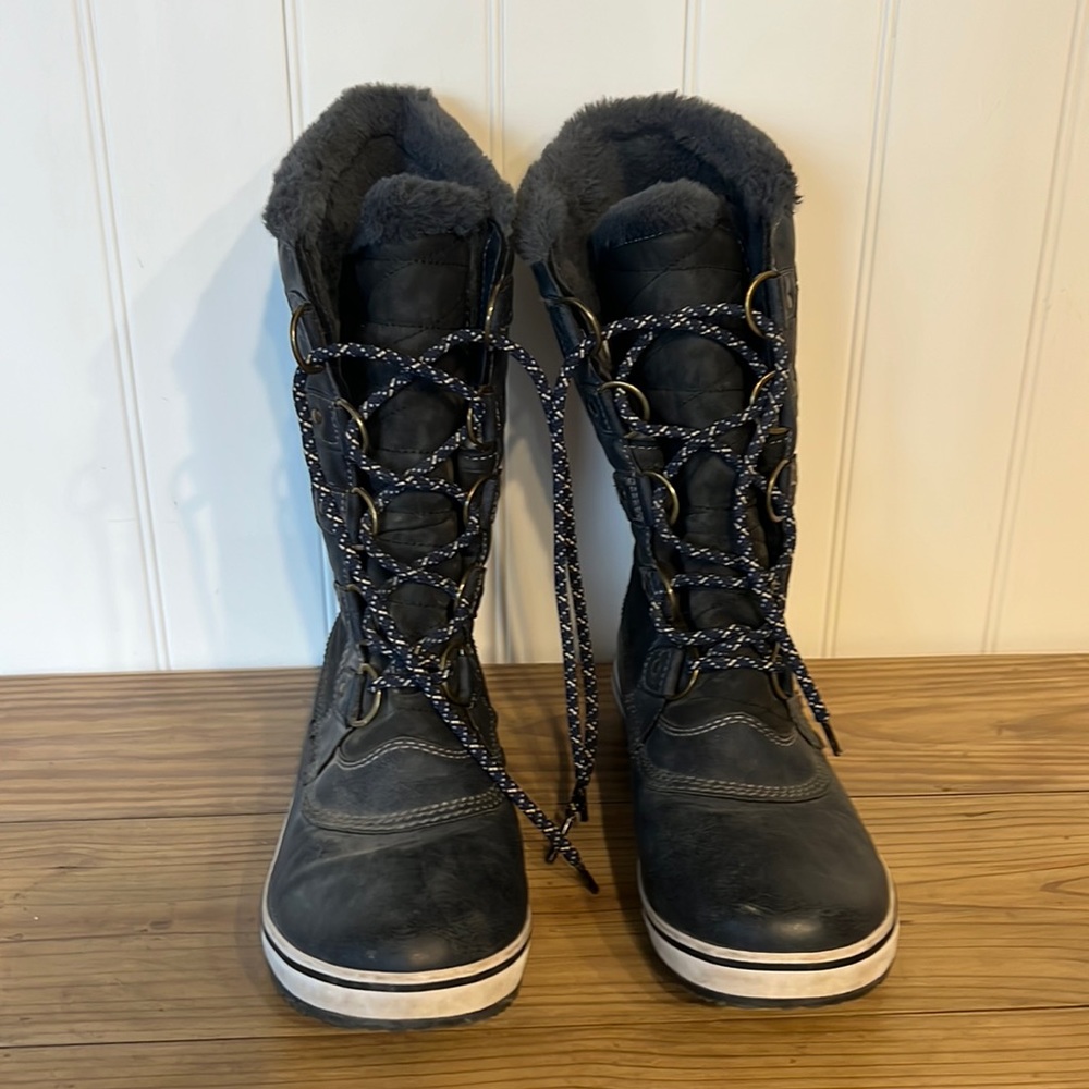 Lorna winter boots from Macys